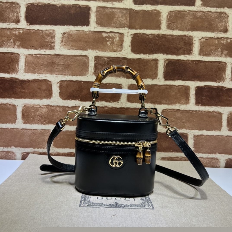 G*u*i cosmetic bags